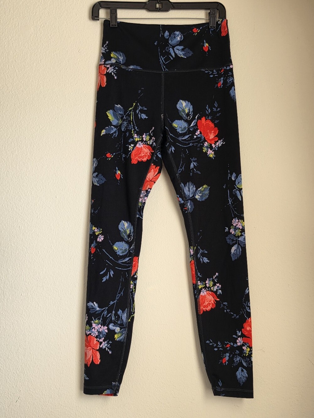 Victoria's Secret Black Red And Blue Floral Leggings Size 10